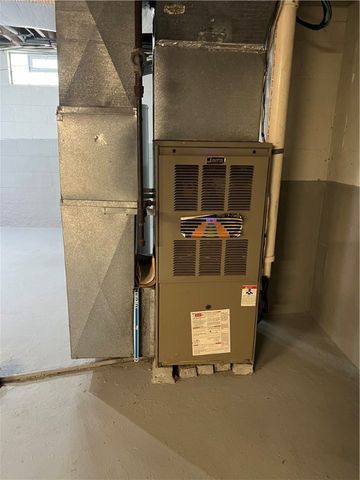 2617 S Hermitage Rd, Hermitage, PA 16148