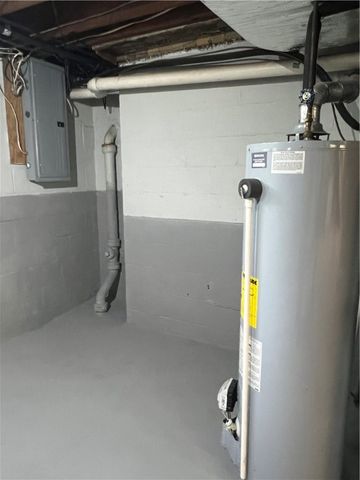 2617 S Hermitage Rd, Hermitage, PA 16148