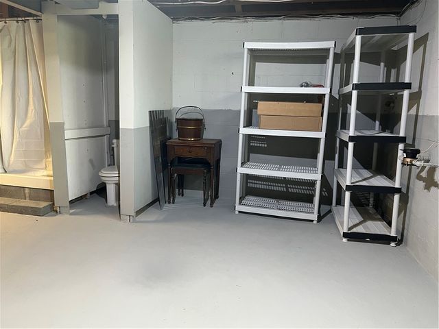 2617 S Hermitage Rd, Hermitage, PA 16148