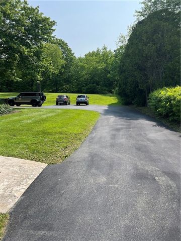 2617 S Hermitage Rd, Hermitage, PA 16148