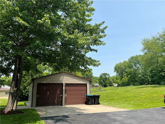 2617 S Hermitage Rd, Hermitage, PA 16148