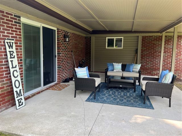 2617 S Hermitage Rd, Hermitage, PA 16148