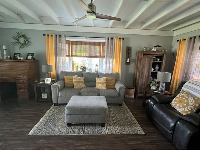 2617 S Hermitage Rd, Hermitage, PA 16148