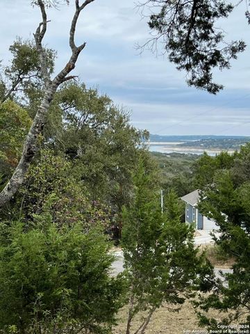 152 Mountainview Dr, Canyon Lake, TX 78133