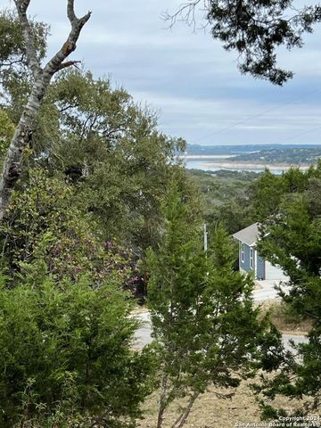152 Mountainview Dr, Canyon Lake, TX 78133