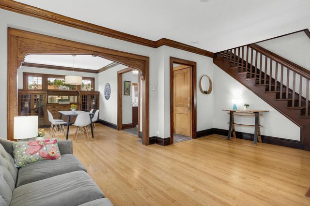 1202 Thomas Avenue, Saint Paul, MN 55104