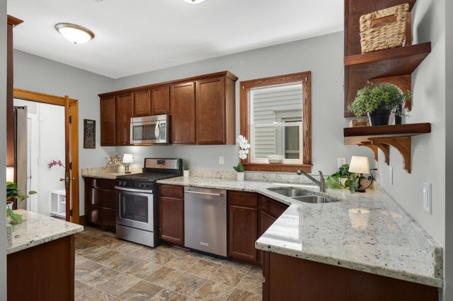 1202 Thomas Avenue, Saint Paul, MN 55104