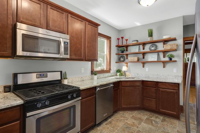 1202 Thomas Avenue, Saint Paul, MN 55104