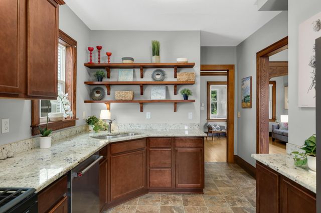1202 Thomas Avenue, Saint Paul, MN 55104