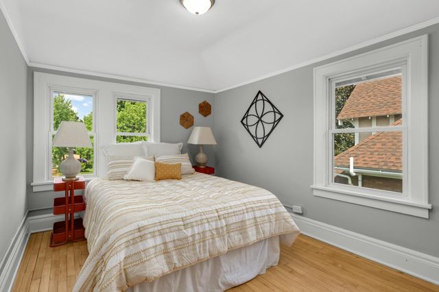1202 Thomas Avenue, Saint Paul, MN 55104