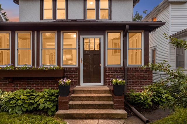 1202 Thomas Avenue, Saint Paul, MN 55104