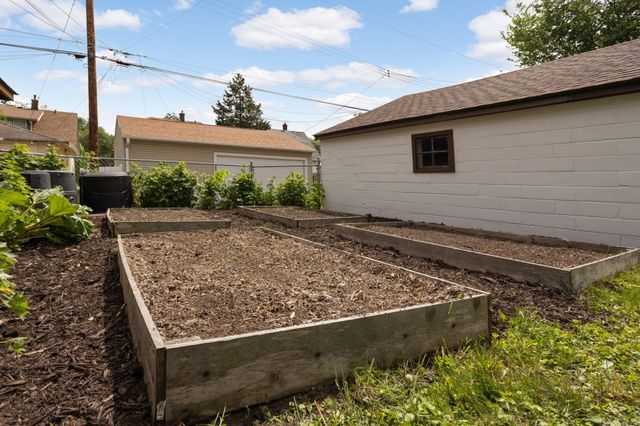 1202 Thomas Avenue, Saint Paul, MN 55104