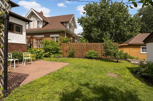 1202 Thomas Avenue, Saint Paul, MN 55104
