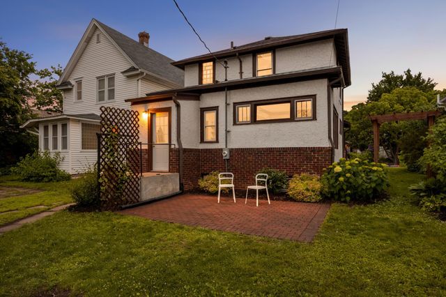1202 Thomas Avenue, Saint Paul, MN 55104