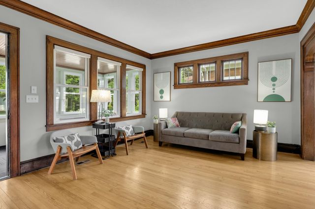1202 Thomas Avenue, Saint Paul, MN 55104
