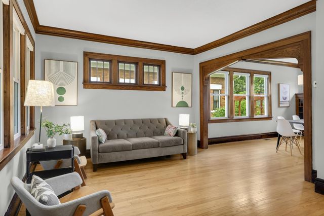 1202 Thomas Avenue, Saint Paul, MN 55104