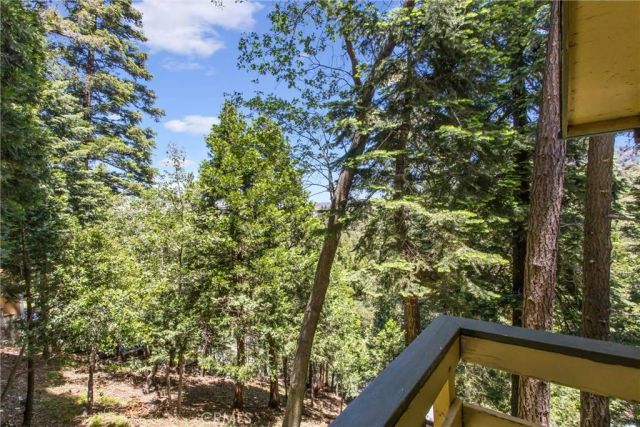 24702 Nestal Court, Crestline, CA 92325