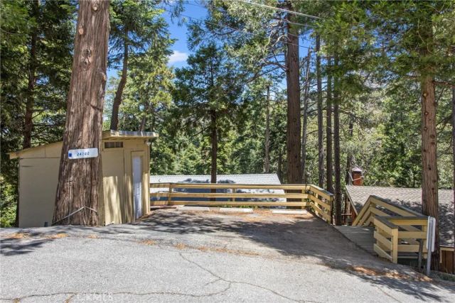 24702 Nestal Court, Crestline, CA 92325