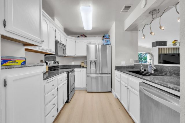 9833 Winterwood Way, Sacramento, CA 95827