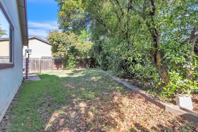 9833 Winterwood Way, Sacramento, CA 95827