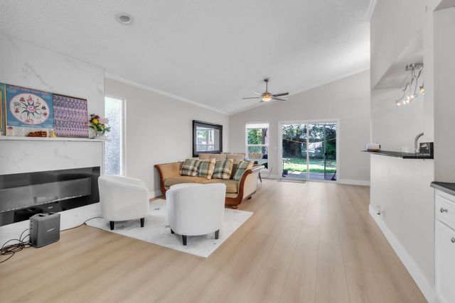 9833 Winterwood Way, Sacramento, CA 95827