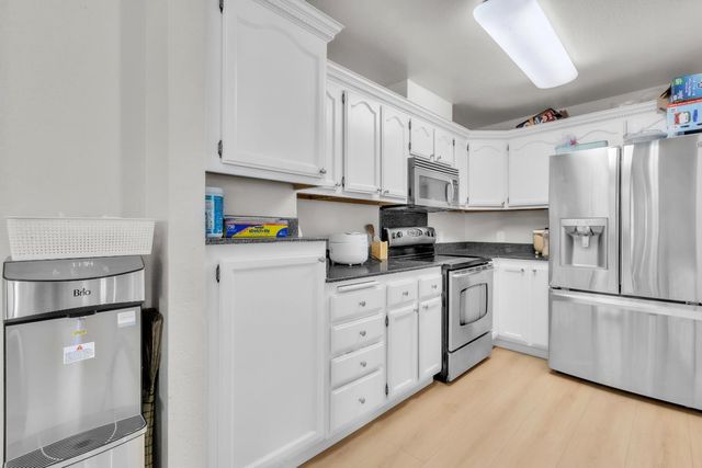 9833 Winterwood Way, Sacramento, CA 95827