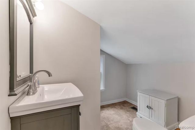 4567 N Seymour Road, Flushing, MI 48433