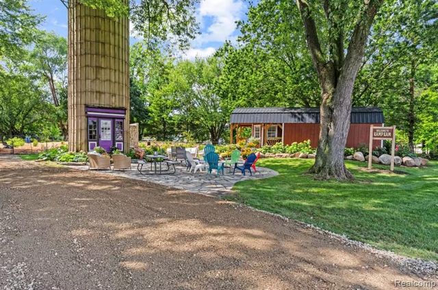 4567 N Seymour Road, Flushing, MI 48433