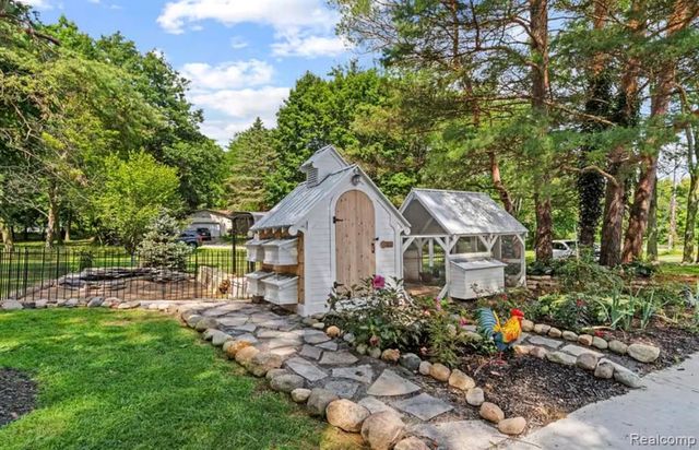 4567 N Seymour Road, Flushing, MI 48433