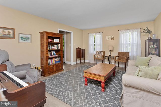10 SECRETARIO WAY, Hamilton, NJ 08690