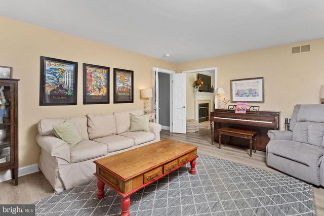 10 SECRETARIO WAY, Hamilton, NJ 08690
