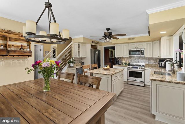 10 SECRETARIO WAY, Hamilton, NJ 08690