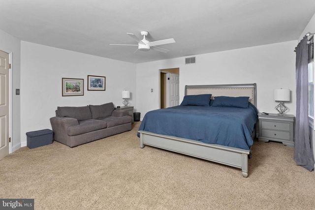 10 SECRETARIO WAY, Hamilton, NJ 08690