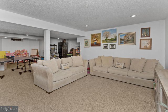 10 SECRETARIO WAY, Hamilton, NJ 08690