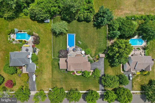10 SECRETARIO WAY, Hamilton, NJ 08690