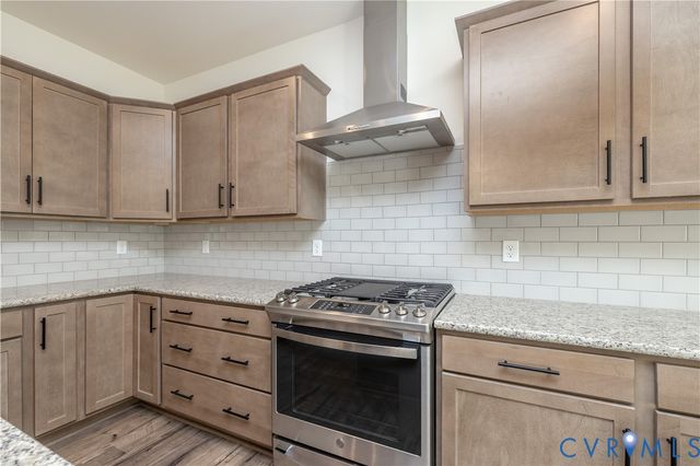 18365 Palisades Ct, Moseley, VA 23120