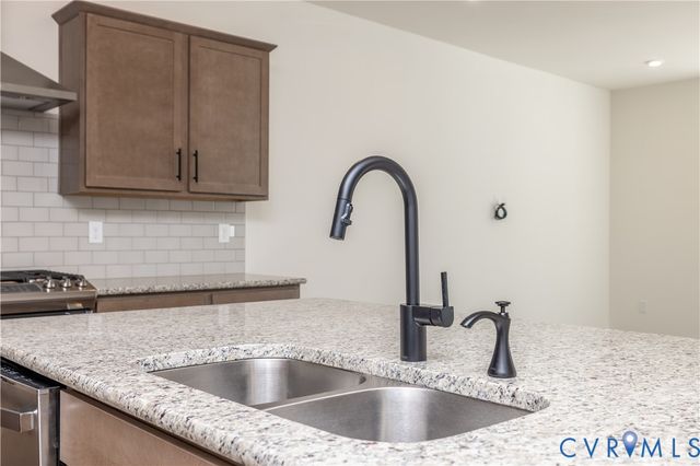 18365 Palisades Ct, Moseley, VA 23120