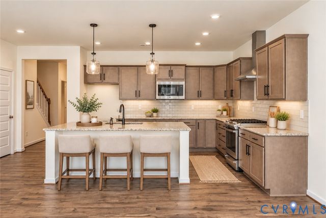 18365 Palisades Ct, Moseley, VA 23120