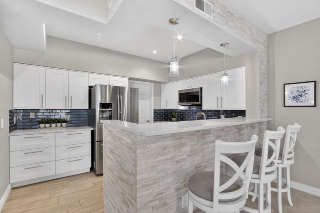 7401 W Arrowhead Clubhouse Drive Unit 2045, Glendale, AZ 85308