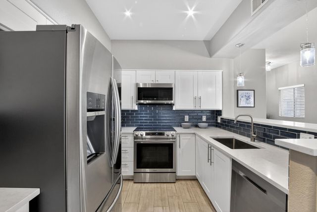 7401 W Arrowhead Clubhouse Drive Unit 2045, Glendale, AZ 85308