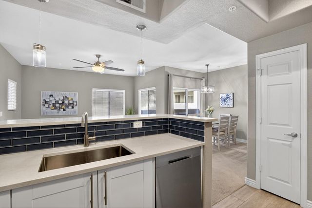 7401 W Arrowhead Clubhouse Drive Unit 2045, Glendale, AZ 85308