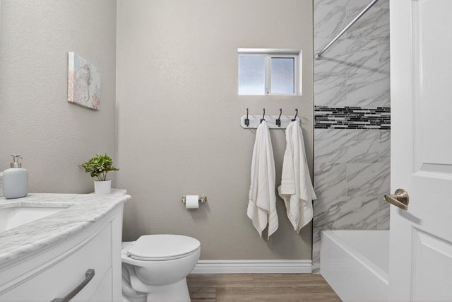 7401 W Arrowhead Clubhouse Drive Unit 2045, Glendale, AZ 85308