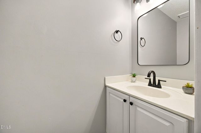 5109 Knightsbridge Way, Raleigh, NC 27604