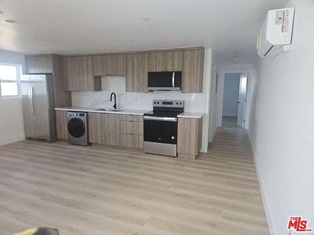 3209 W 18th Street 4, Los Angeles, CA 90019