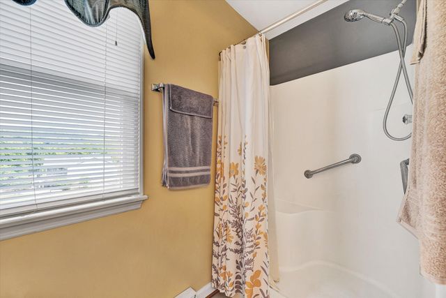 5040 Pleasant Hill DR, Roanoke, VA 24018