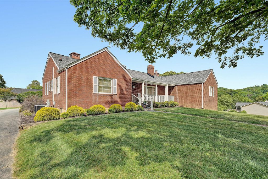 5040 Pleasant Hill DR, Roanoke, VA 24018