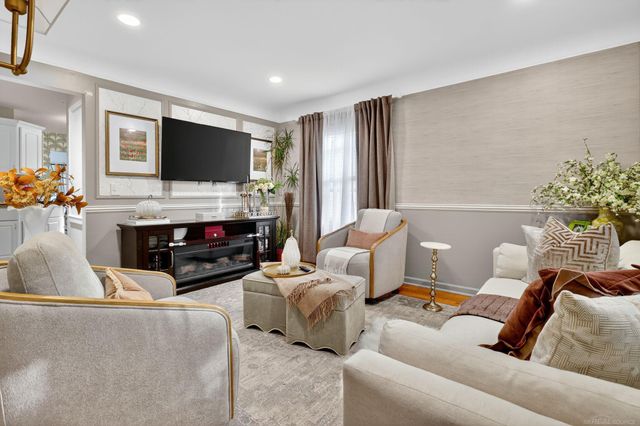 627 S Rembrandt Avenue, Royal Oak, MI 48067