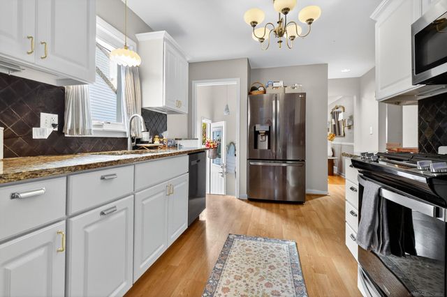 627 S Rembrandt Avenue, Royal Oak, MI 48067