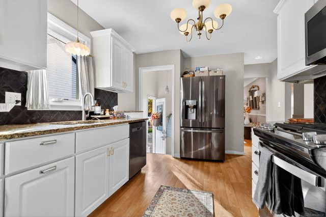 627 S Rembrandt Avenue, Royal Oak, MI 48067