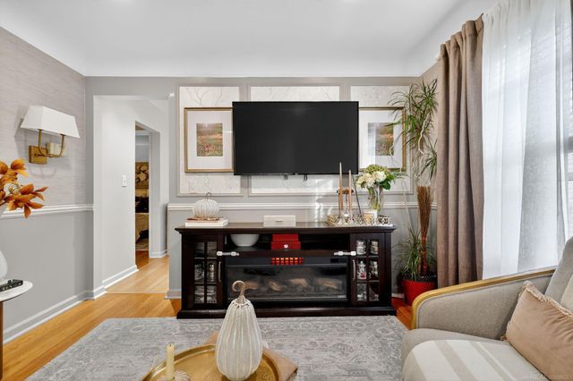 627 S Rembrandt Avenue, Royal Oak, MI 48067